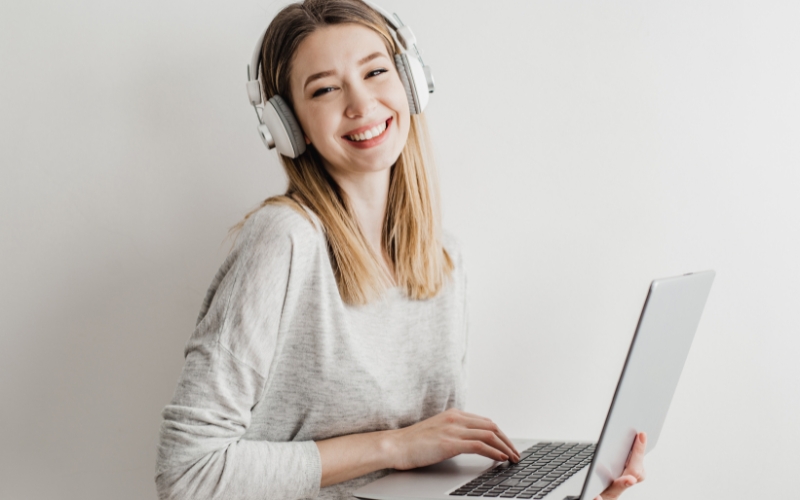 cách ôn luyện IELTS Listening tại nhà