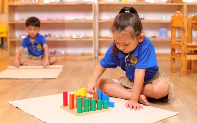 So sánh trường song ngữ và trường quốc tế